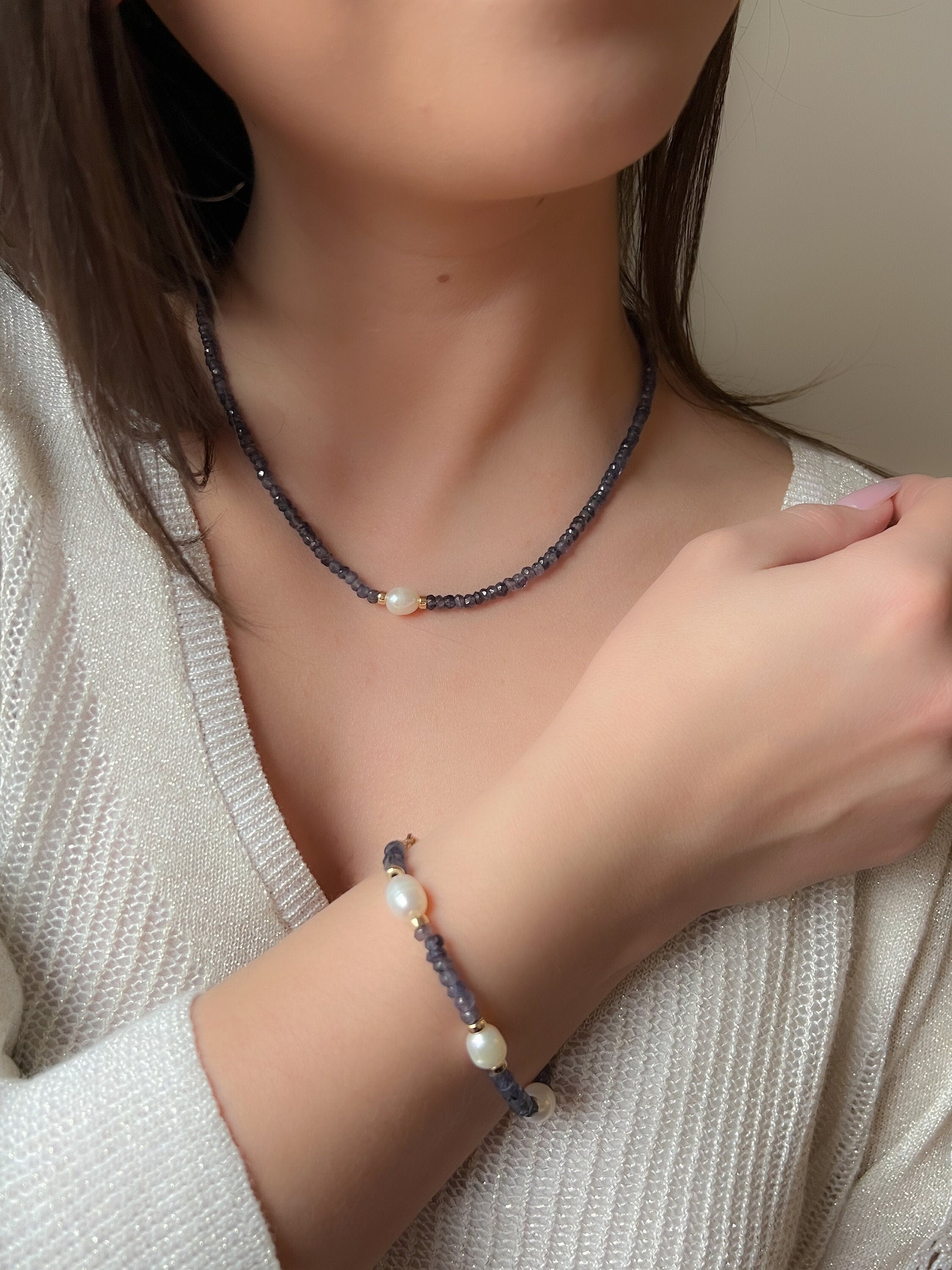 Natural_Gemstones,Iolite_Bracelet,Gemstone_Bracelet,Pearl_Bracelet,Rice_Pearls,Station_Bracelet,Blue_Gray_Gemstone,Popular_Style,Boho_style,Mom_Gift,Handmade_jewelry,Gemstone_and_Pearl,Gemstone_rondelles
