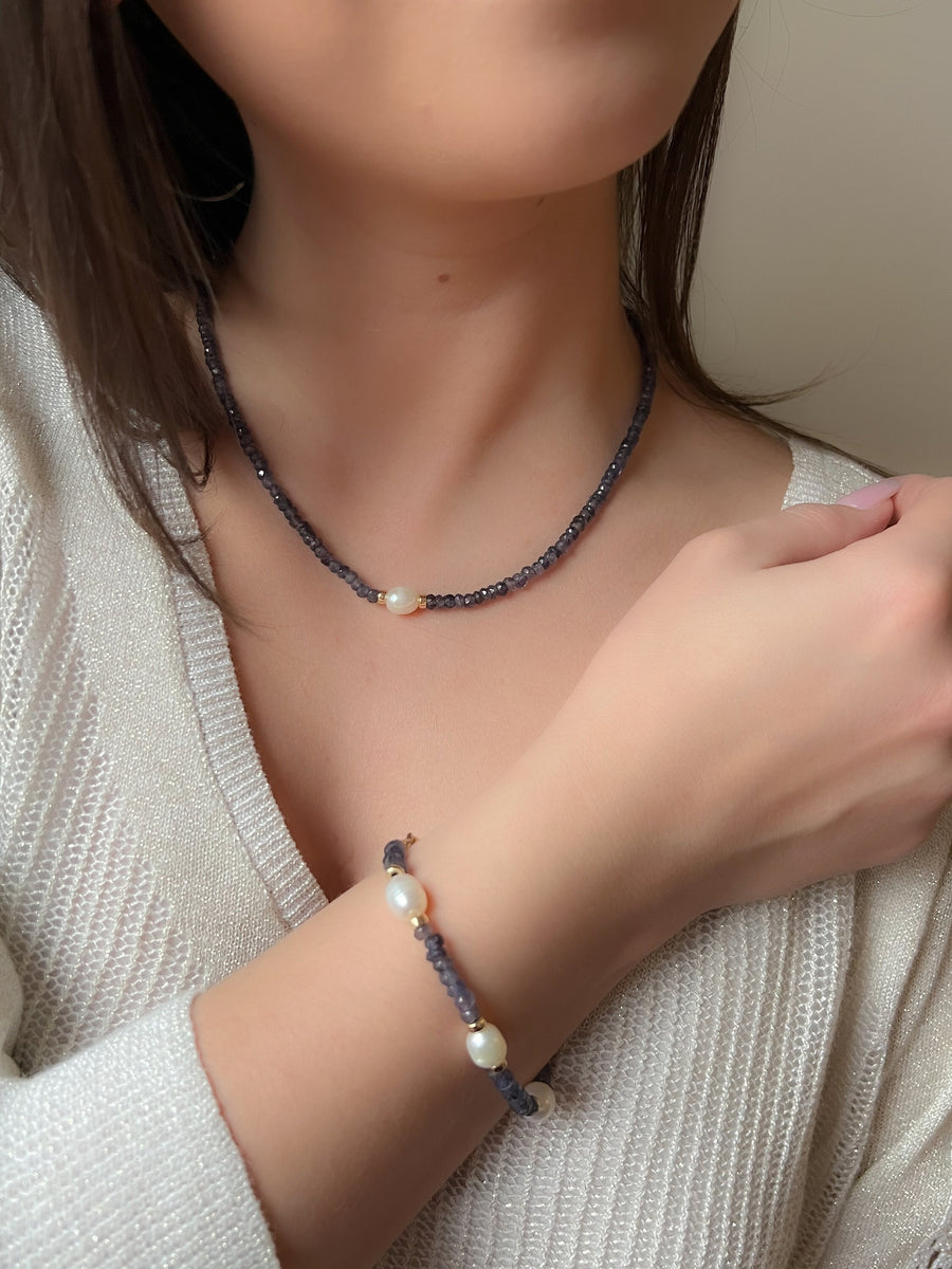 Natural_Gemstones,Iolite_Bracelet,Gemstone_Bracelet,Pearl_Bracelet,Rice_Pearls,Station_Bracelet,Blue_Gray_Gemstone,Popular_Style,Boho_style,Mom_Gift,Handmade_jewelry,Gemstone_and_Pearl,Gemstone_rondelles