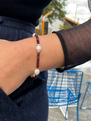 Garnet_Bracelet,Gemstone_Bracelet,Red_Gemstone,Rice_Pearls,July_Birthstone,Birthstone_Jewelry,Gift_She_Will_Love,Stacking_Bracelets,Dainty_Bracelets,Classic_Style,Handmade_Bracelets,Garnet_and_Pearl,Boho_Bracelet