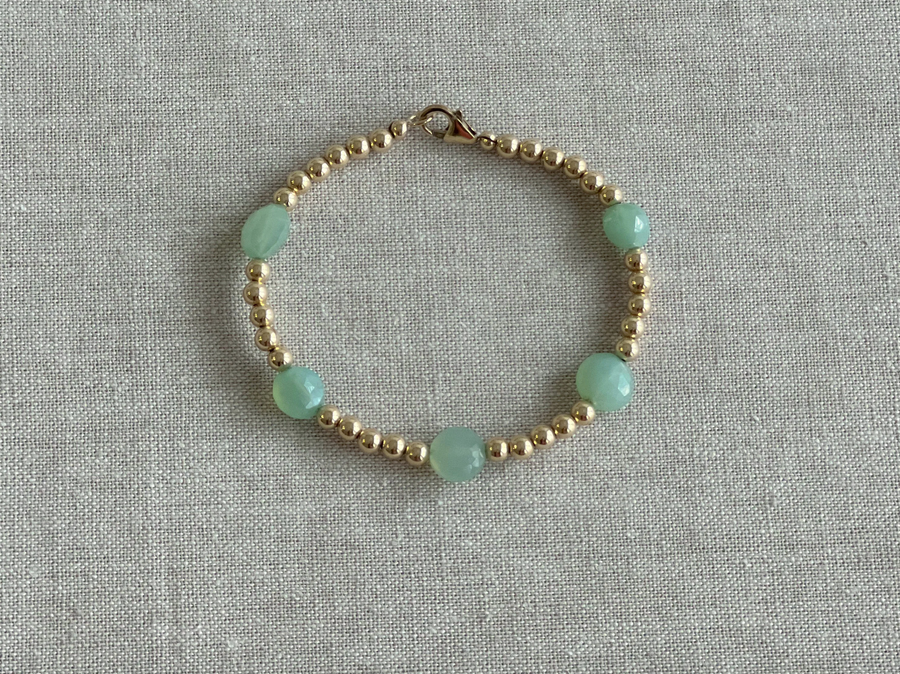 Chalcedony and Gold Beaded Bracelet