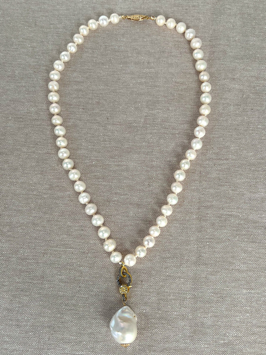 Pearl Necklace with Baroque Pearl Pendant