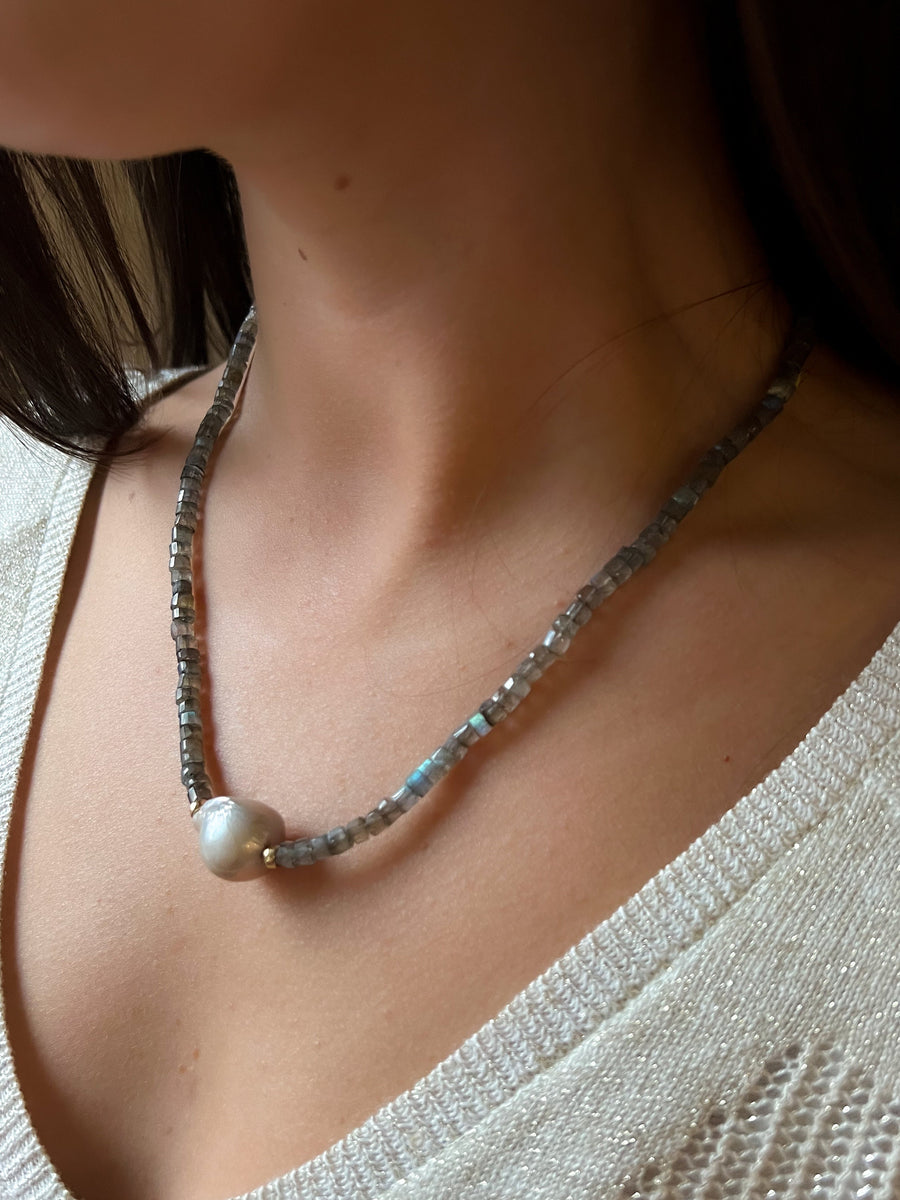 Natural_Gemstones,Labradorite,Labradorite_necklace,Gemstone_necklace,Baroque_Pearls,Gray_Gemstone,Heishi_cut_gemstone,Handmade_jewelry,Gift_She_Will_Love,Boho_style,Classic_style,Jewelry_with_meaning,Popular_Style