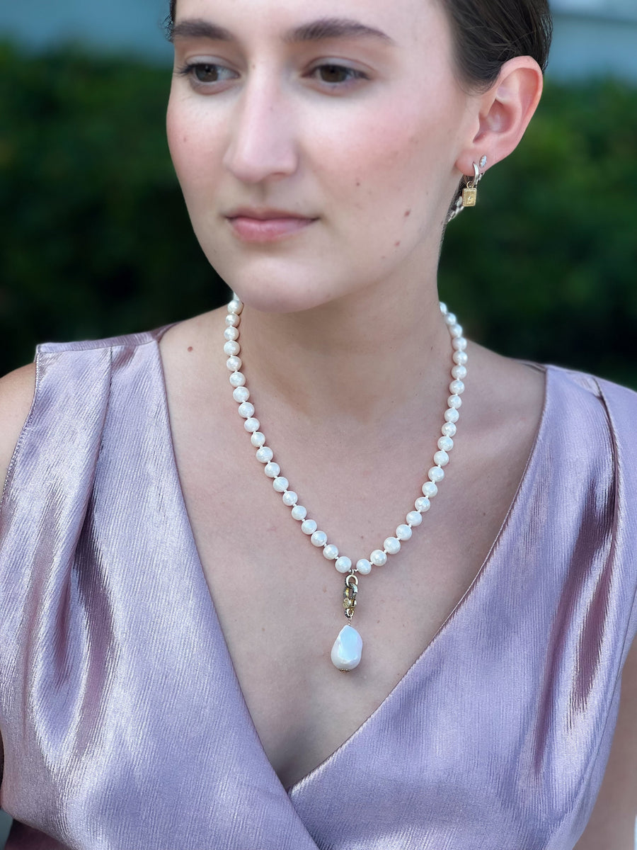 Pearl Necklace with Baroque Pearl Pendant